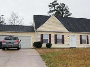 2727 Holly Berry Dr, Ellenwood, GA 30294