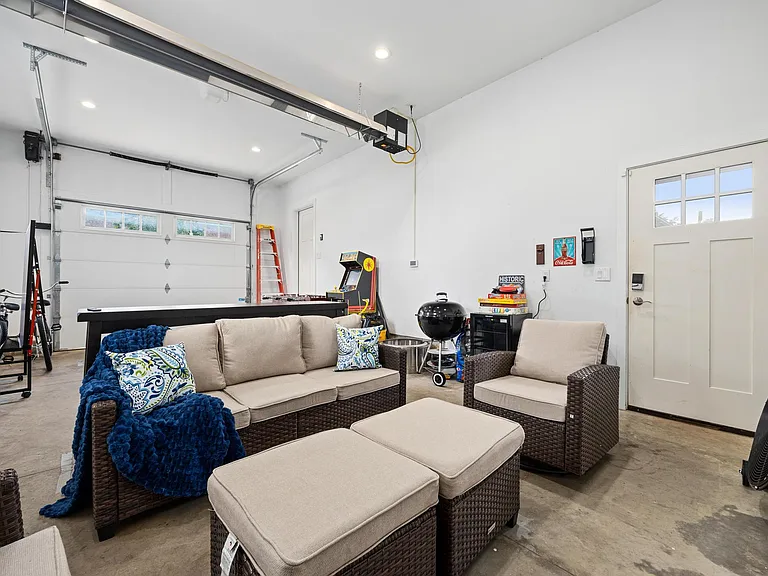 4805 N Columbus Ave — Photo 40