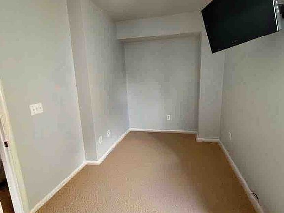 3rd image of 316 White Oak Way Gln