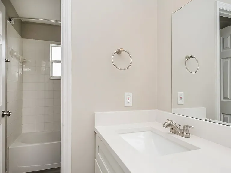 553 Brentford Ct — Photo 15