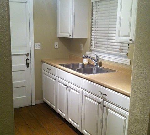 2nd image of 1419 Weber St