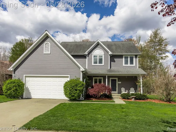 910 Hunter Ct, Marysville, MI 48040