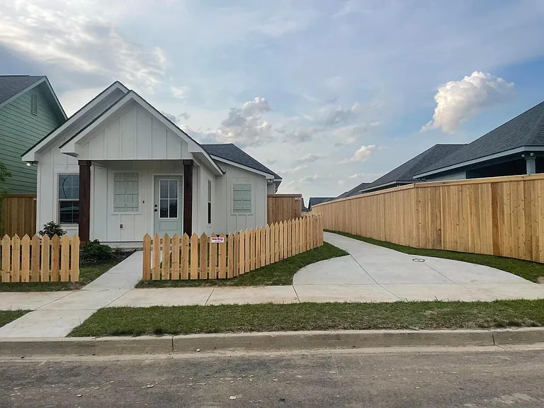 110B Bozeman Trl — Photo 2