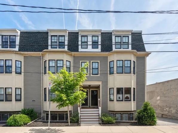 110 Park St APT 5, West Roxbury, MA 02132