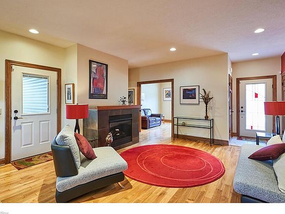 5th image of 275 Owosso Ave