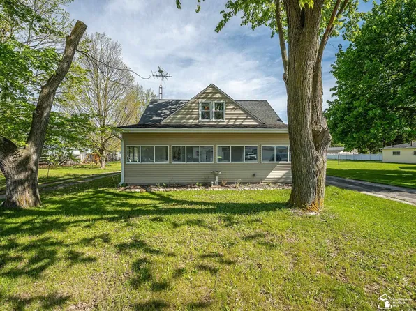 903 W Russell Rd, Tecumseh, MI 49286