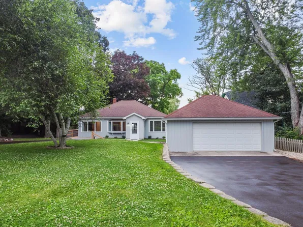 N1194 Tombeau ROAD, Genoa City, WI 53128