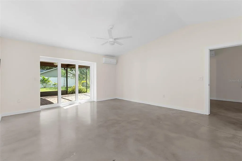 3 bed, 2.0 bath, 1993 sqft, $2,950 — Photo 2