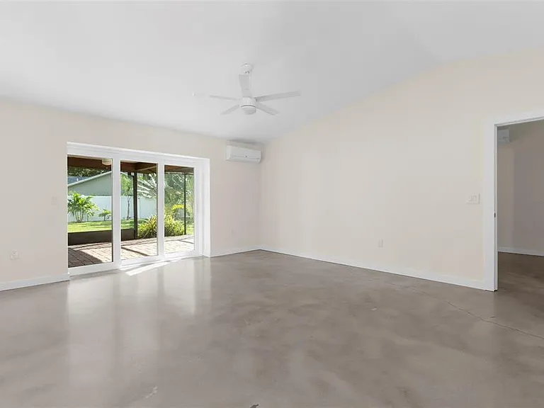 4250 Marlowe Dr — Photo 2