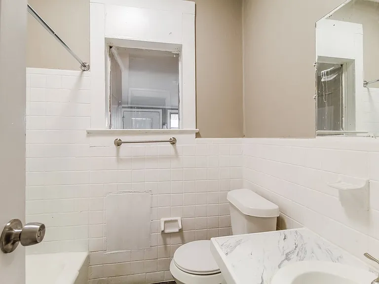 538184_029_bathroom_13590284.jpg