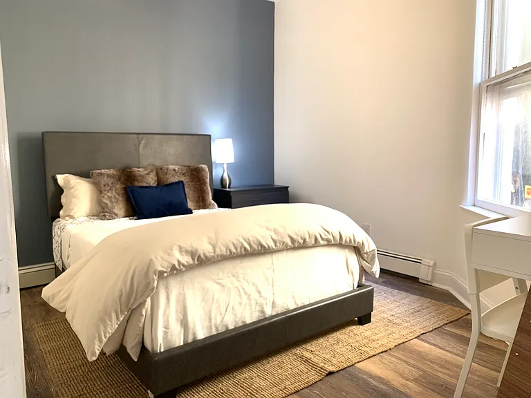 2428 Cambreleng Ave — Photo 6