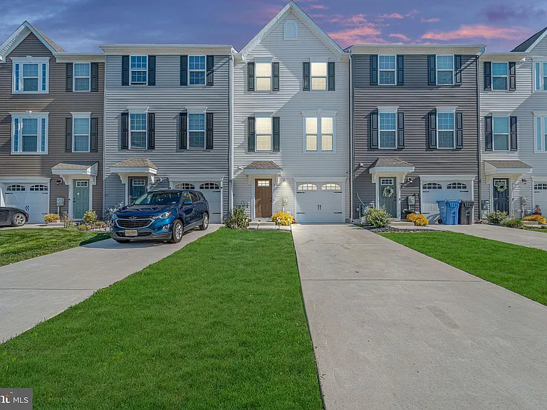 205 Dalton Dr — Photo 3