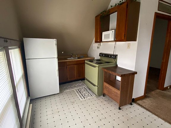 4th image of 427 Bucklin St