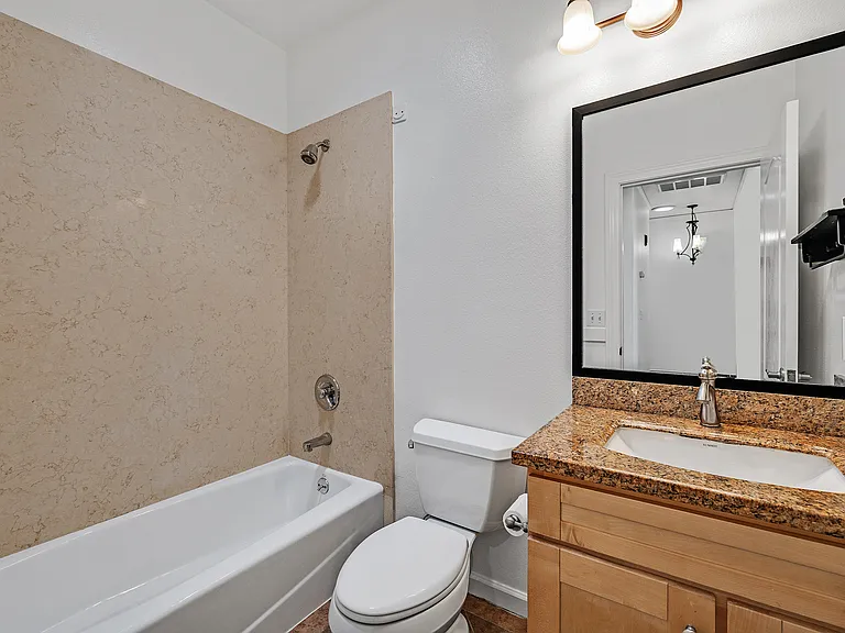1083 Hyde St — Photo 16