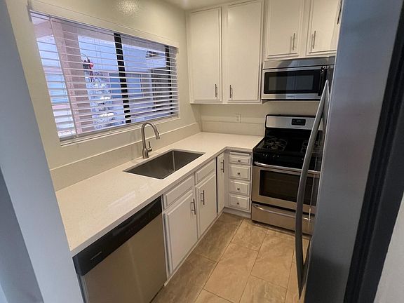 3rd image of 4307 Whitsett Ave APT 104