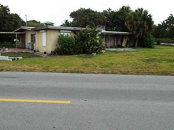 4th image of 15600 NW 44th Ct