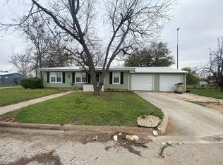 807 Gantt St, Bangs, TX 76823
