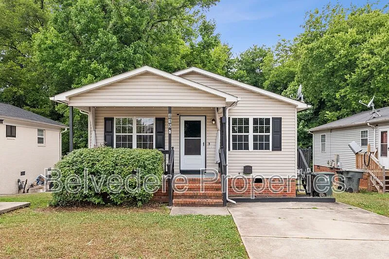 3 bed, 2.0 bath, 1040 sqft, $2,800 — Photo 2