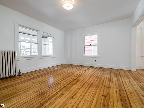 5th image of 28 Elmwood Ave