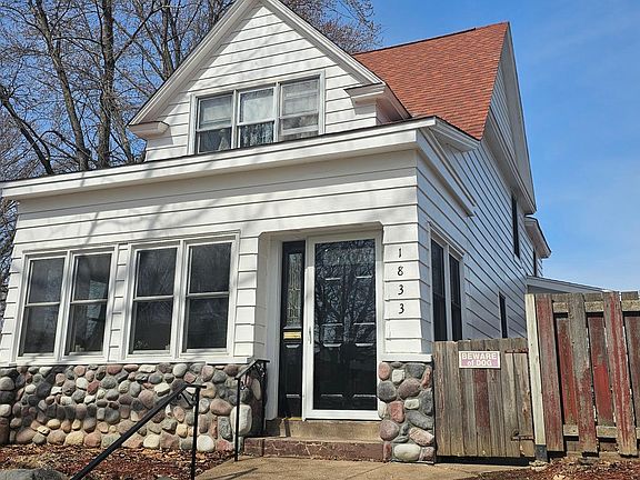 5th image of 1833 Hawthorne Ave E