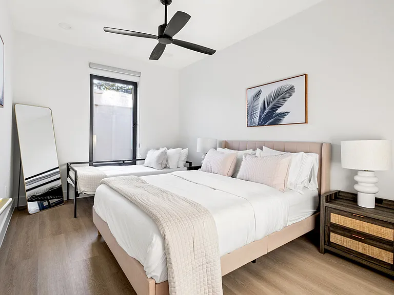 210 W Columbus Dr #3 — Photo 42