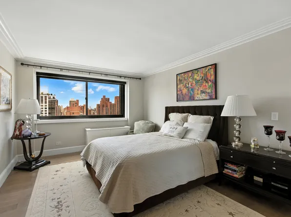 1725 York Avenue image 3 of 15