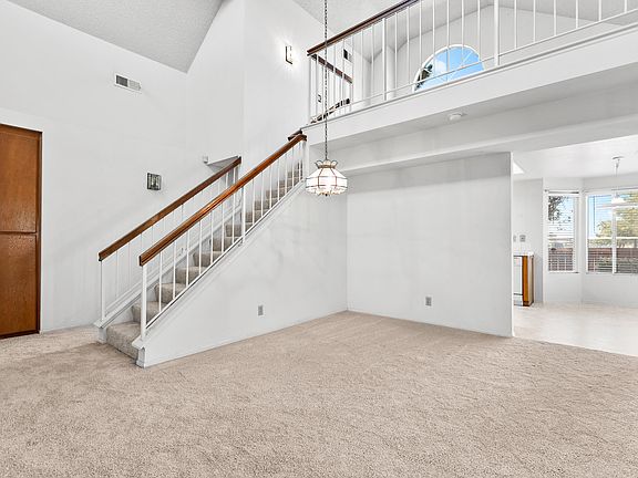 5th image of 5147 Essex Dr
