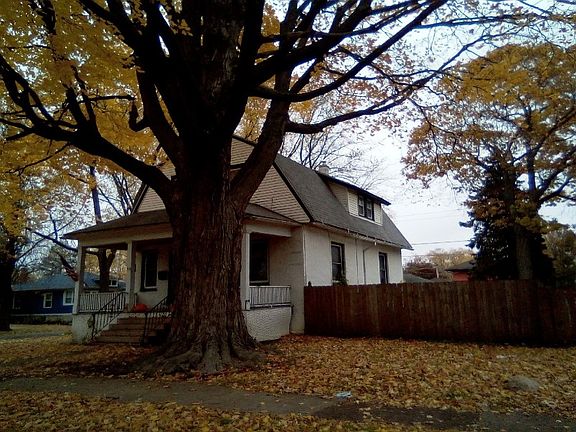 2nd image of 819 N 8th Ave