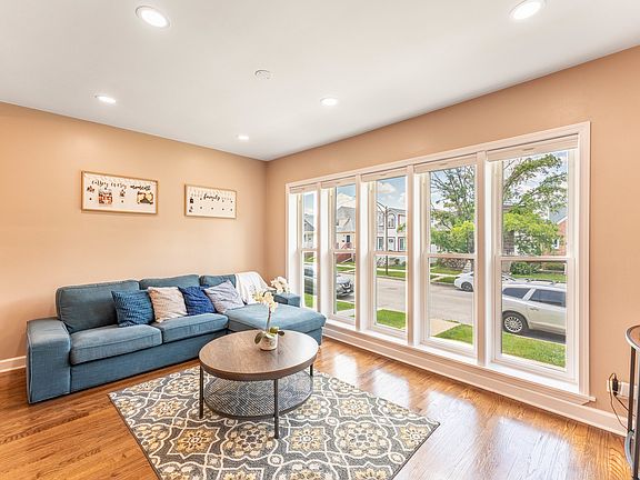 3rd image of 3747 N Oleander Ave