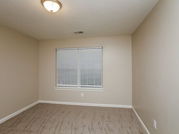 5th image of 3010 Brookfield Dr