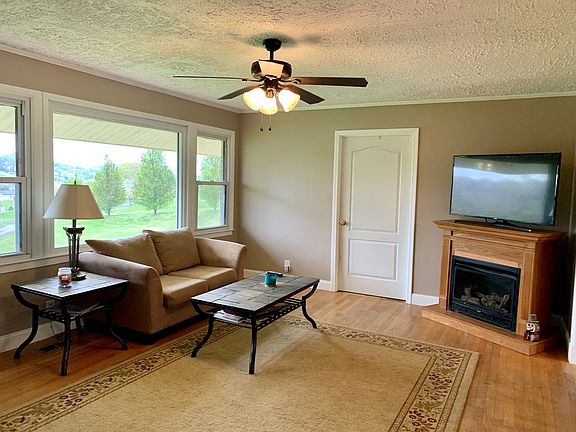 5th image of 256 Woodland Dr