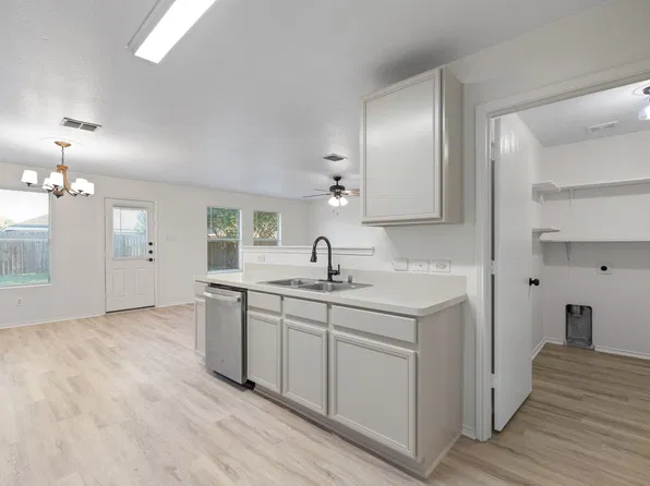 1128 Boxwood Dr, Crowley, TX 76036