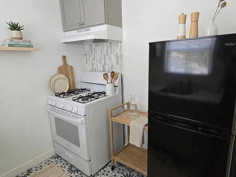 773 Linden Ave #1 — Photo 4