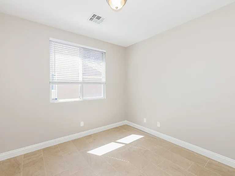 486 Kirkstone Way — Photo 14