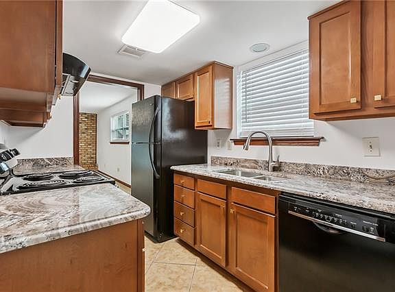 3rd image of 3849 Johnson St