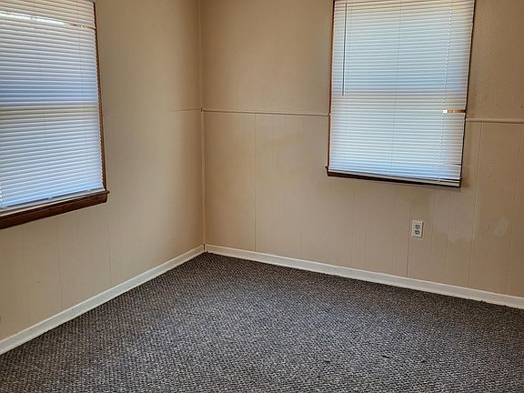 3rd image of 402 E Grandview Dr #402