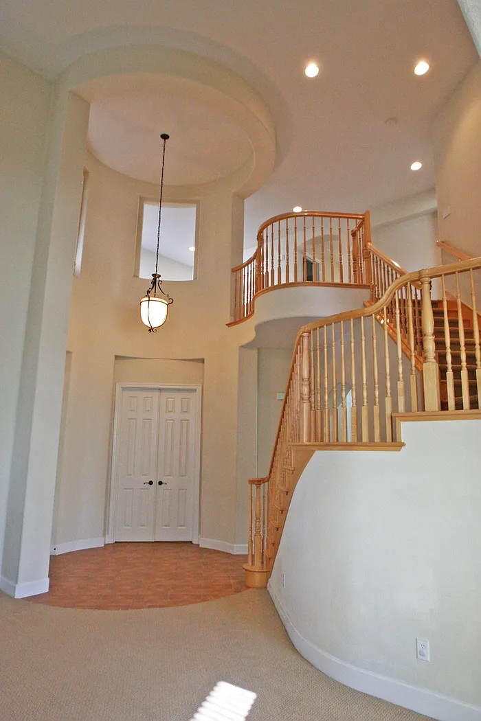 5 bed, 4.0 bath, 3353 sqft, $6,650 — Photo 2