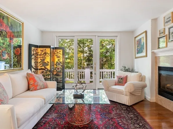 5 Wimbledon Ct, Ipswich, MA 01938