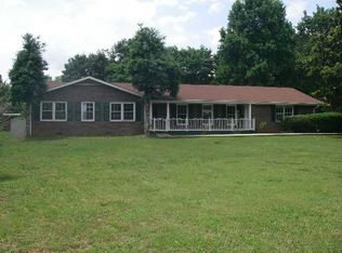 14 Magnolia Dr, Cartersville, GA 30121