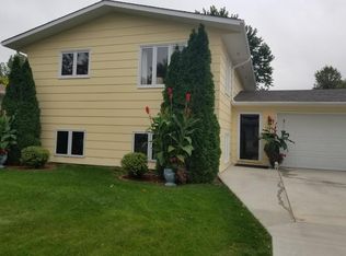 1421 15th St SW, Jamestown, ND 58401