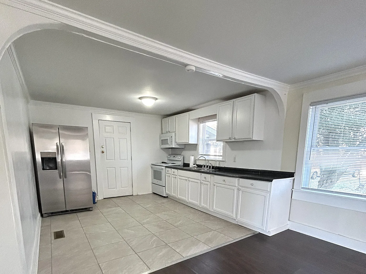 1212 Fisher Street - 1 — Photo 3