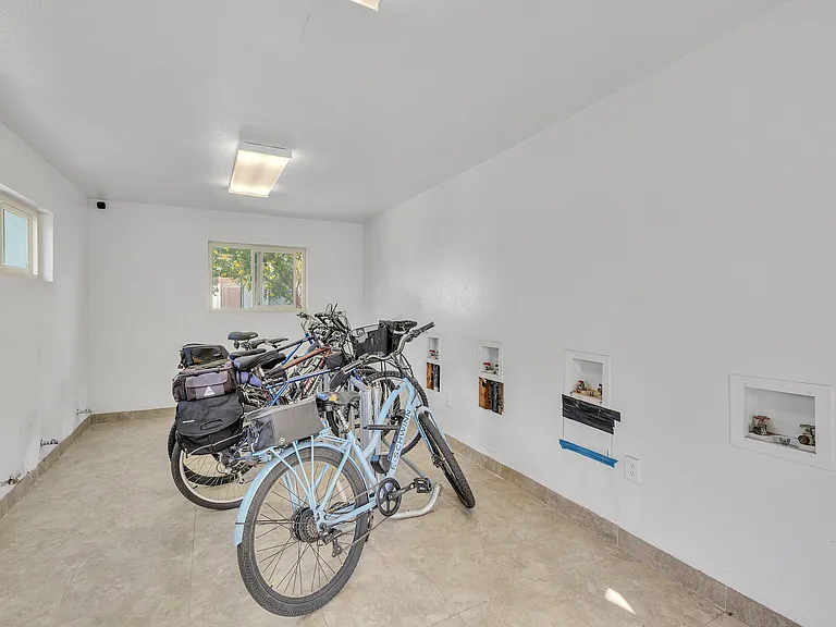 616 S Hardy Dr — Photo 32
