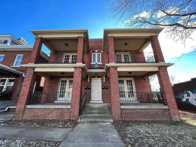 465 E Hudson St — Photo 15