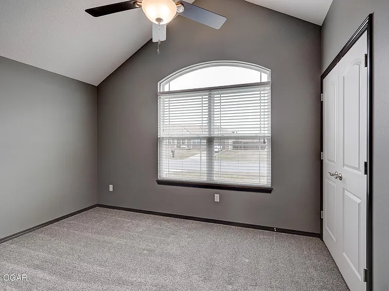 1233 Montana Pl — Photo 22