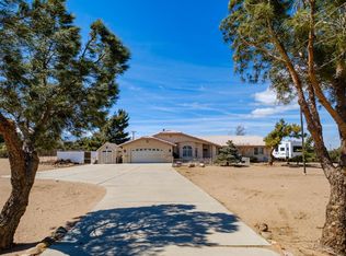 8624 Thumbleweed Rd, Phelan, CA 92371