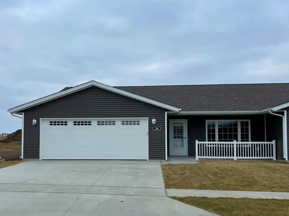 194 Hummingbird Ct, Independence, IA 50644