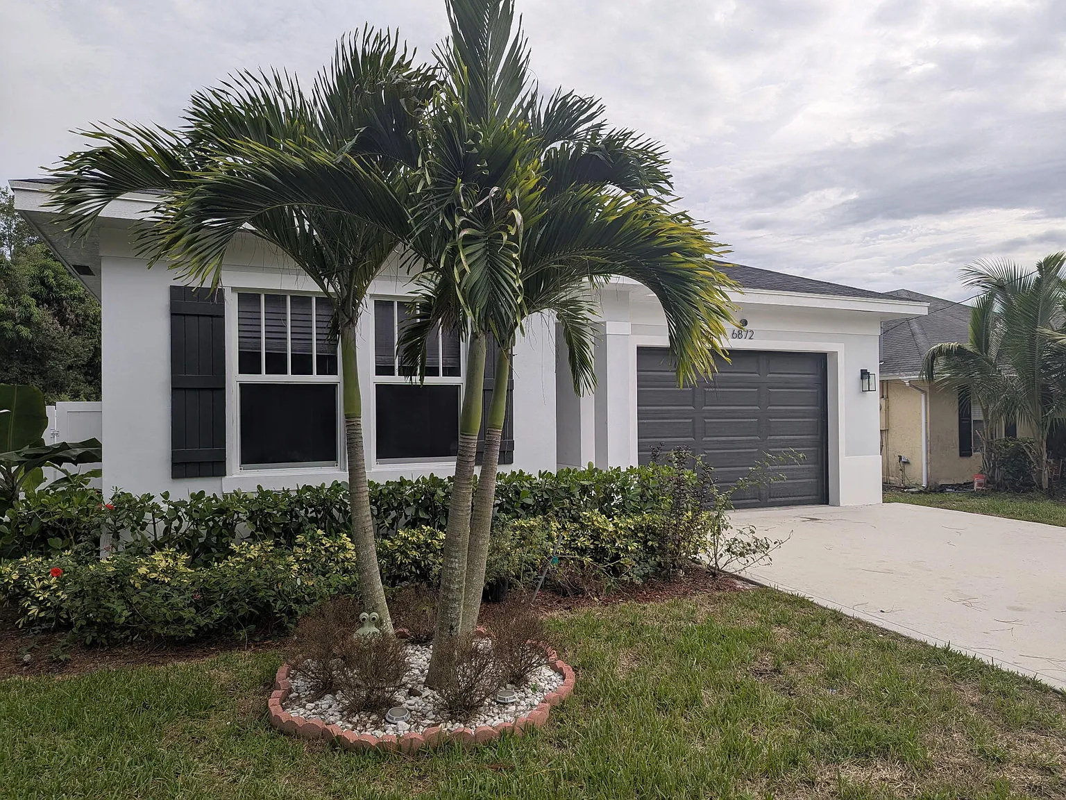 3 bed, 2.0 bath, 1604 sqft, $4,500 — Photo 2