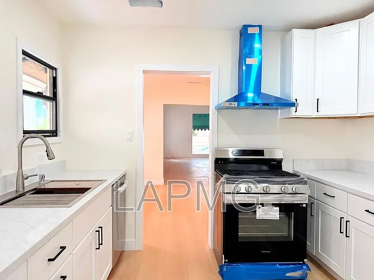 6130 Whitsett Ave #6132 — Photo 13