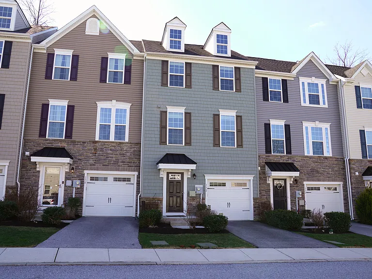 132 Mulberry Dr — Photo 1