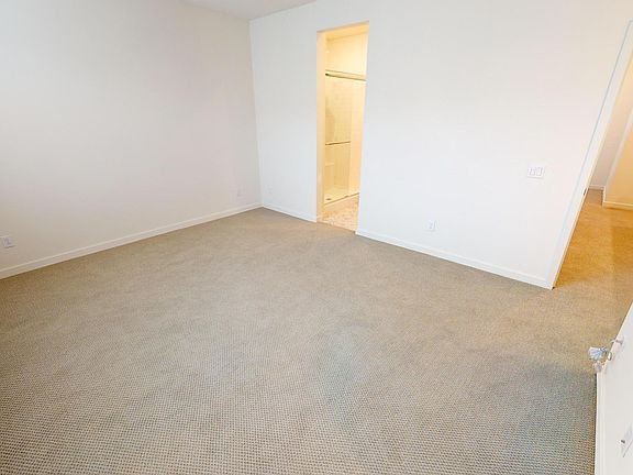 4th image of 17809 Gillette Ave #127